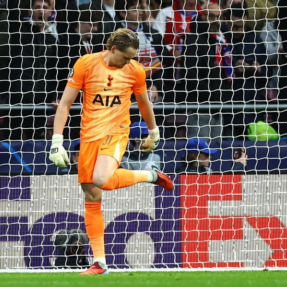 Soccer Football - UEFA Champions League - Round of 16 - First Leg - Atletico Madrid v Tottenham Hotspur - Riyadh Air Metropolitano, Madrid, Spain - March 10, 2026 Tottenham Hotspur's Antonin Kinsky looks dejected after Atletico Madrid's Marcos Llorente scores their first goal Action Images via Reuters/Matthew Childs