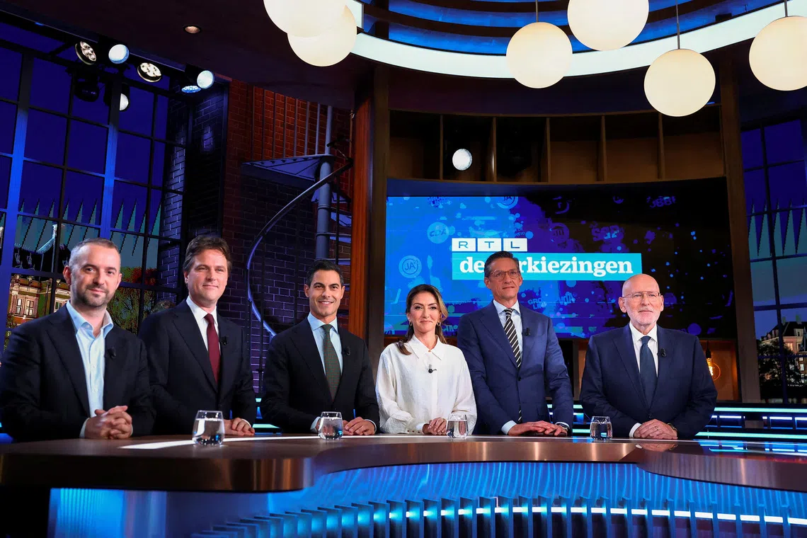Dutch GroenLinks-PvdA leader Frans Timmermans, People's Party for Freedom and Democracy (VVD) party leader Dilan Yesilgoz, Democrats 66 (D66) party leader Rob Jetten, Christian Democratic Appeal (CDA) party leader Henri Bontenbal,  JA21 party leader Joost Eerdmans, and Socialist Party (SP) leader Jimmy Dijk stand together before an election debate starts in the run-up to the House of Representatives elections in Hilversum, Netherlands, October 19, 2025. REUTERS/Piroschka van de Wouw     TPX IMAGES OF THE DAY