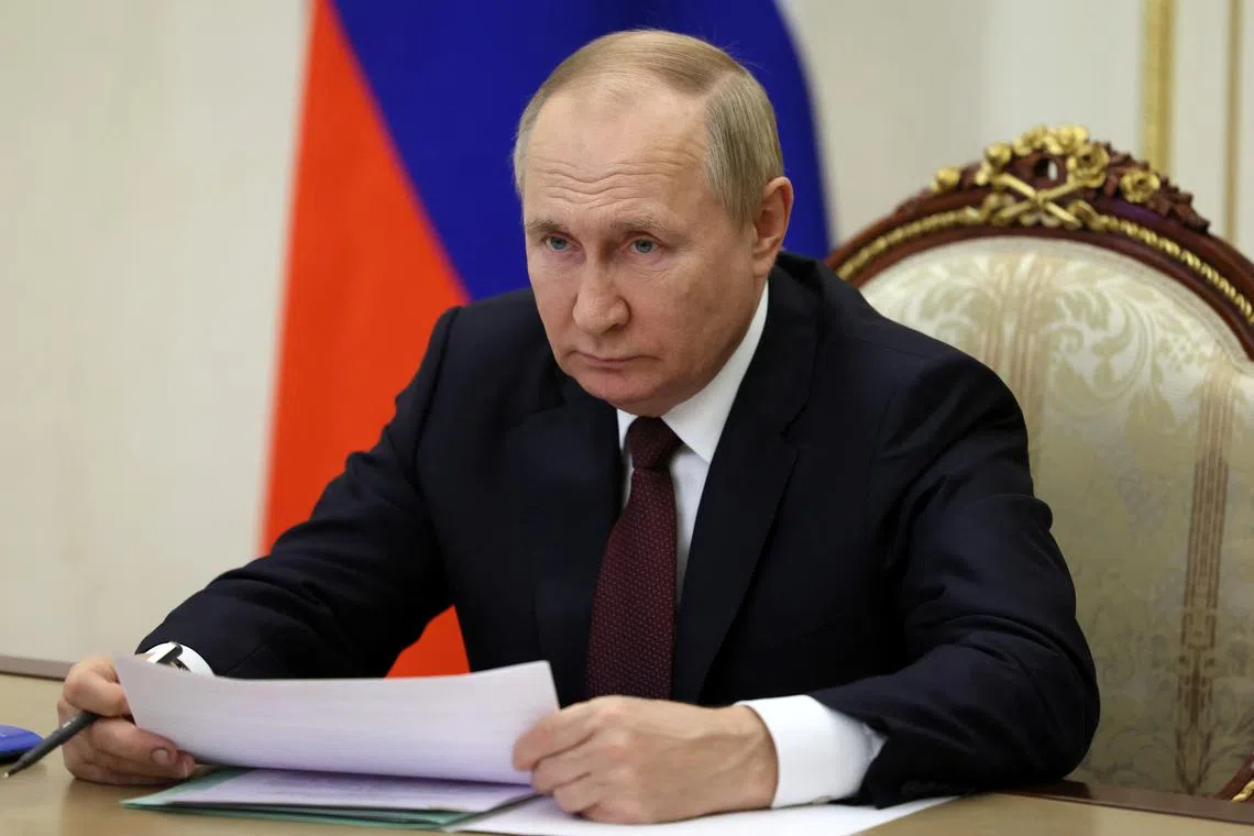 FILE PHOTO: Russian President Vladimir Putin chairs a meeting with government members via a video link in Moscow, Russia November 3, 2022. Sputnik/Mikhail Metzel/Pool via REUTERS/File Photo