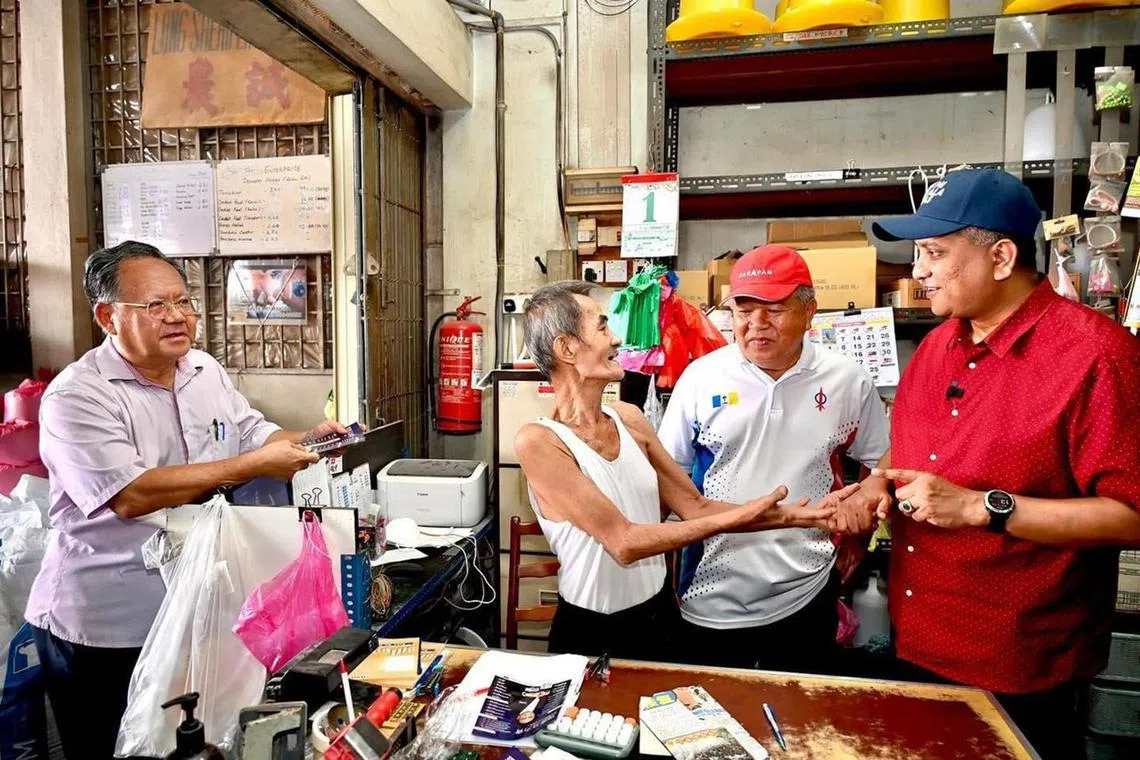 enumno - BN-PH candidate for Bertam, Datuk Seri Reezal Merican Naina Merican (right, in red shirt) meeting a Bertam voter during his walkabout in Kepala Batas town on August 5. 



Credit Photo: Reezal Merican Naina Merican / Facebook