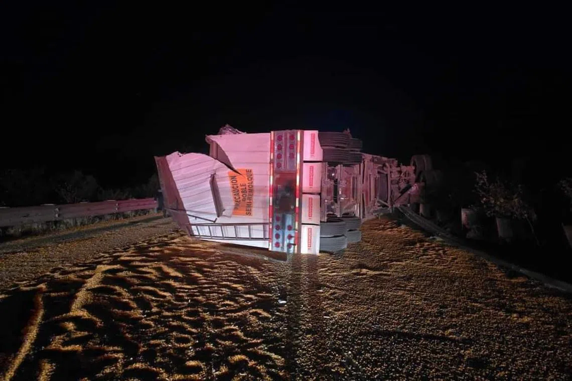 More than 20 people died when a bus collided with the back of a tractor-trailer carrying corn in Mexico's central state of Zacatecas.