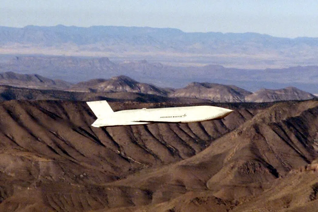 وطن نيوز – تخطط القوات الجوية الأمريكية لتعزيز مخزونها من صاروخ لوكهيد الشبح