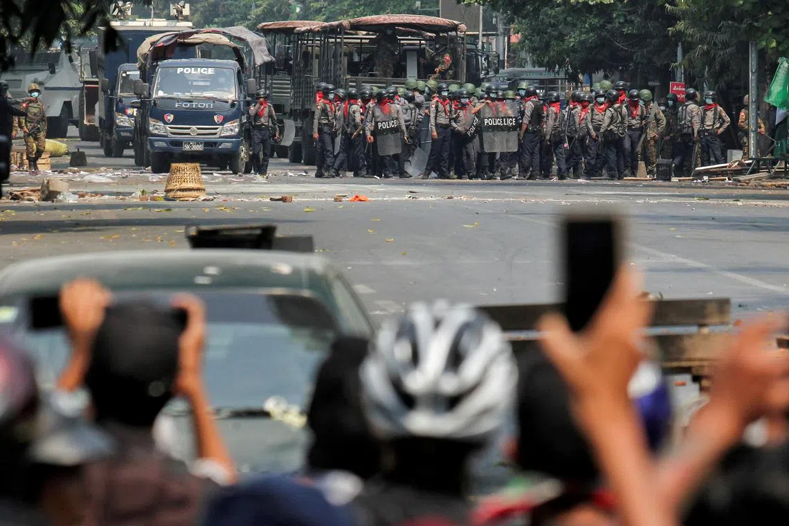 FILE PHOTO: FILE PHOTO: Police stand on a road during an anti-coup protest in Mandalay, Myanmar, March 3, 2021. REUTERS/Stringer/File Photo