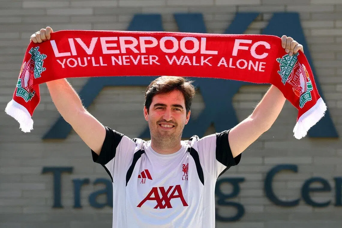 Soccer Football - Liverpool Press Conference - AXA Training Centre, Liverpool, Britain - July 13, 2026
Liverpool manager Andoni Iraola poses for a photograph before the press conference REUTERS/Phil Noble     TPX IMAGES OF THE DAY