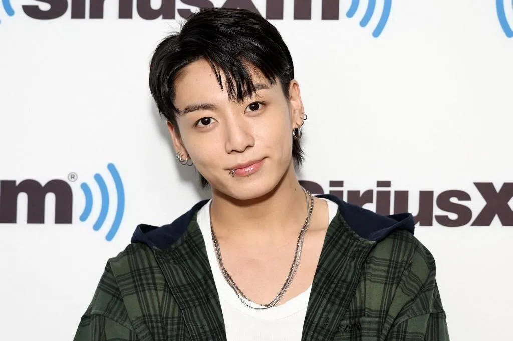 Seven has stayed on its Weekly Top Songs Global chart for 153 weeks, the longest run for a solo single from an Asian singer.