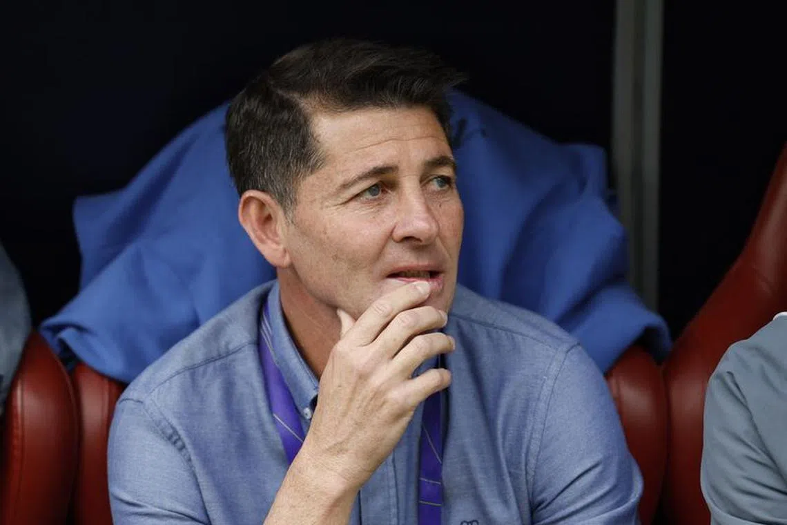 FILE PHOTO: Soccer Football - AFC Asian Cup - Round of 16 - Iraq v Jordan - Khalifa International Stadium, Al Rayyan, Qatar - January 29, 2024 Iraq coach Jesus Casas Garcia before the match REUTERS/Thaier Al-Sudani/File Photo