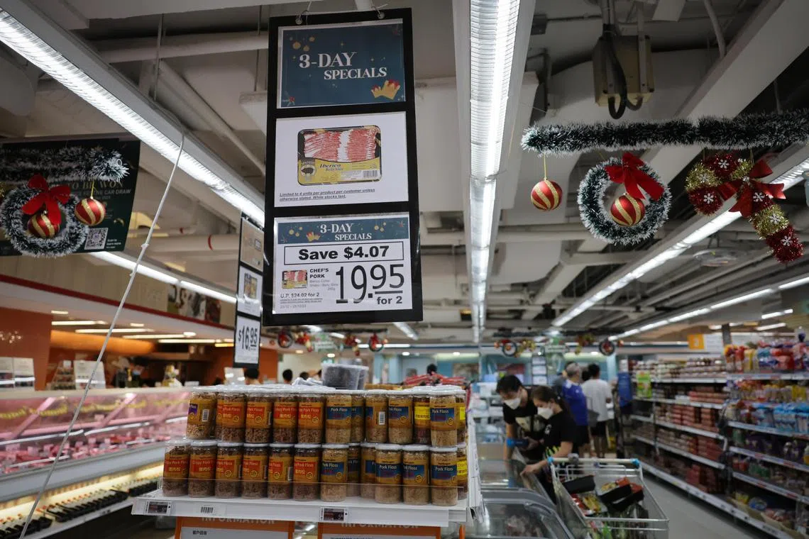 ST20231223_202373361377: Gin Tay / pixgeneric/

Generic photo of shoppers at NTUC FairPrice supermarket at Bishan Junction 8 shopping centre on Dec 23, 2023.

Can use for stories on shopping, grocery, economy, inflation, GST, Christmas shopping,