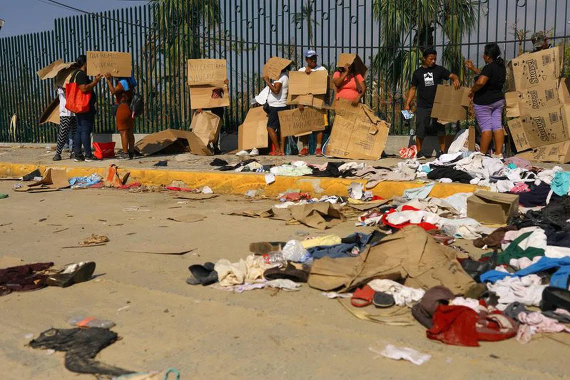 FILE PHOTO: People protest against what they say is the lack of government help, in the aftermath of Hurricane Otis, in Acapulco, Mexico, November 5, 2023. REUTERS/Jose Luis Gonzalez