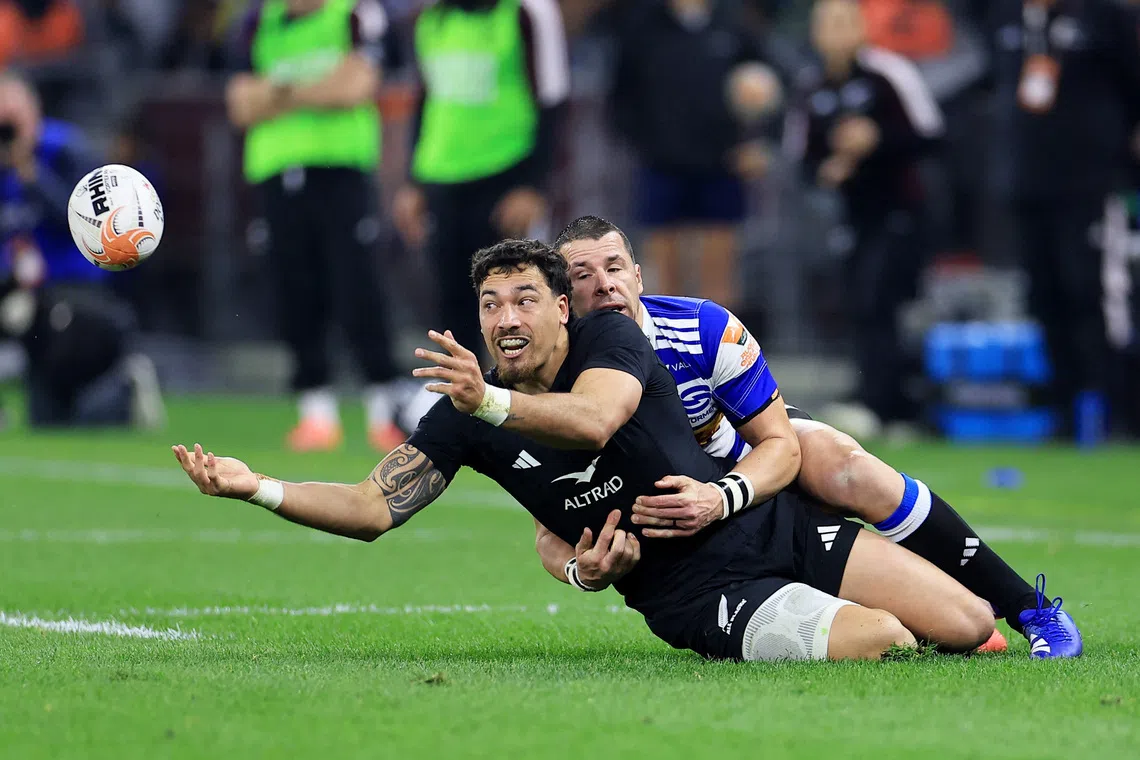 Rugby Union - New Zealand tour of South Africa - Stormers v New Zealand - Cape Town Stadium, Cape Town, South Africa - August 7, 2026 New Zealand's Billy Proctor in action with Stormers' Ruhan Nel REUTERS/Esa Alexander