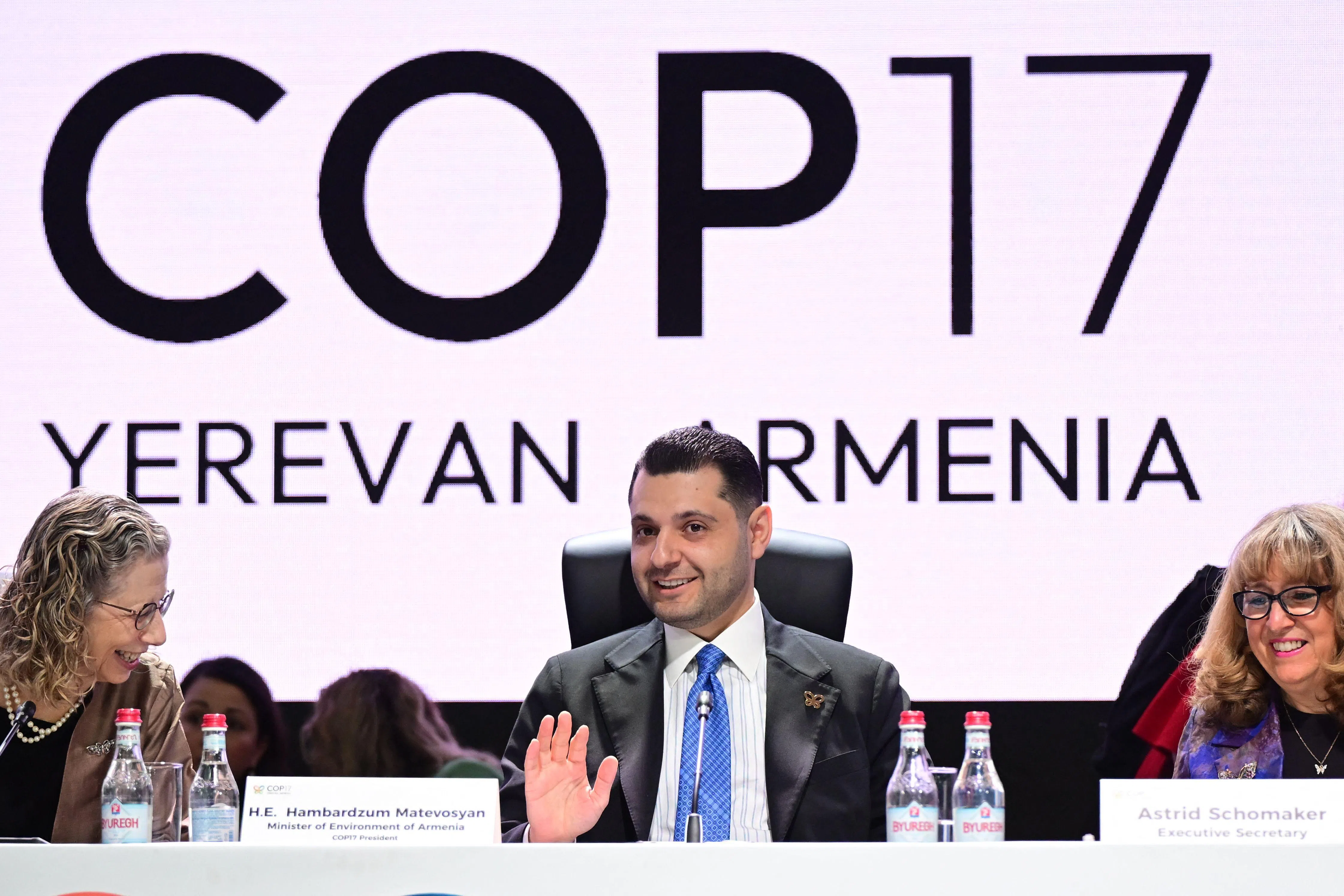 Delegation bei der COP17 in Jerevan, unter anderem UNEP-Chefin Inger Andersen (Foto: AFP)