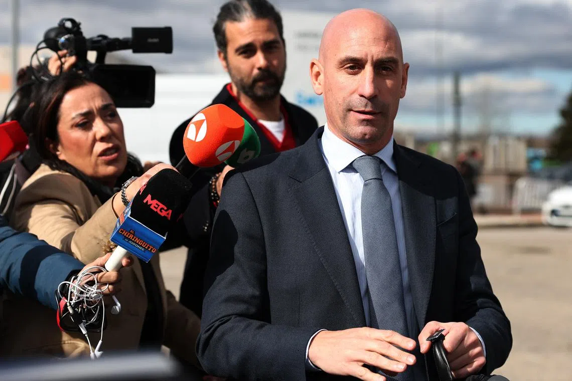 Soccer Football - Luis Rubiales faces examination during trial - National Court, Madrid, Spain - February 12, 2025 Luis Rubiales leaves the court REUTERS/Violeta Santos Moura/File Photo