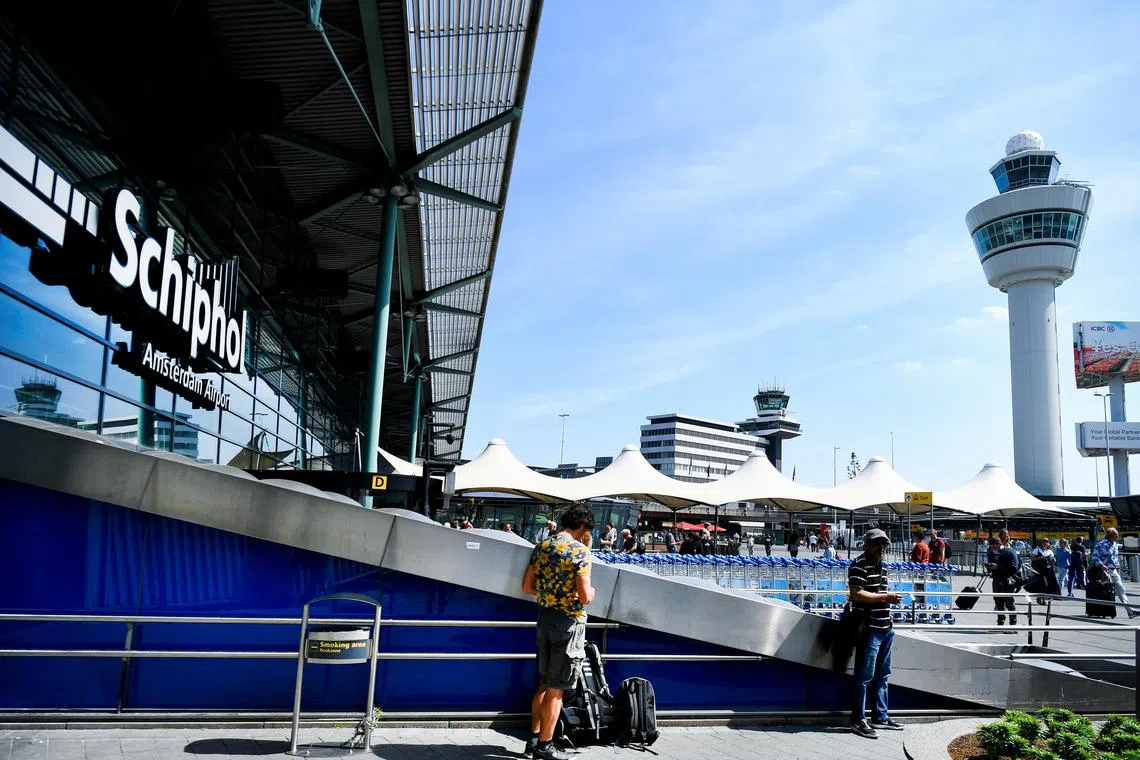 The Dutch government proposed an 8 per cent cut in capacity at Amsterdam's Schiphol airport, to bring it into line with national laws on noise and pollution limits.