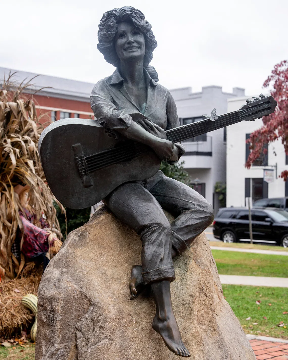A statue of country music star Dolly Parton outside of the Sevier County Courthouse in downtown Sevierville, Tennessee.