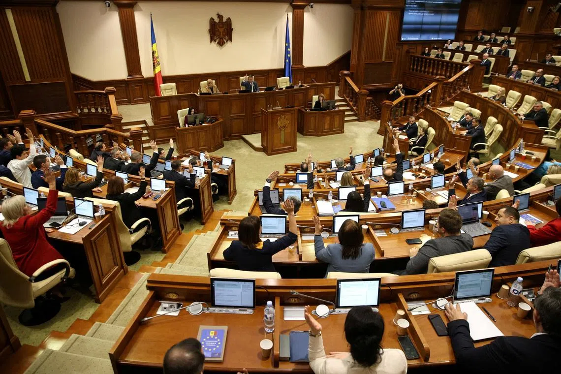 Moldovan parliament restricts use of Russian, prompts opposition walkout
