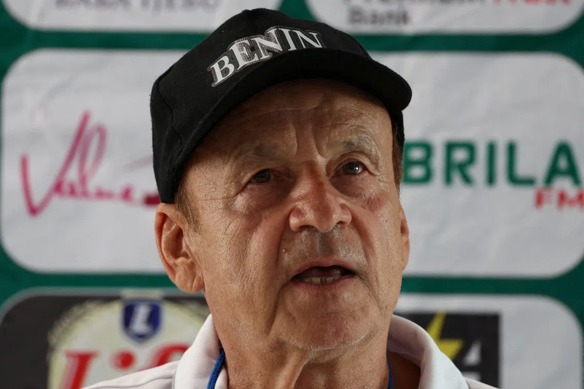 FILE PHOTO: Soccer Football - FIFA World Cup - CAF Qualifiers - Benin Press Conference - Godswill Akpabio International Stadium, Uyo, Nigeria - October 13, 2025 Benin coach Gernot Rohr during the press conference REUTERS/Sodiq Adelakun/File Photo