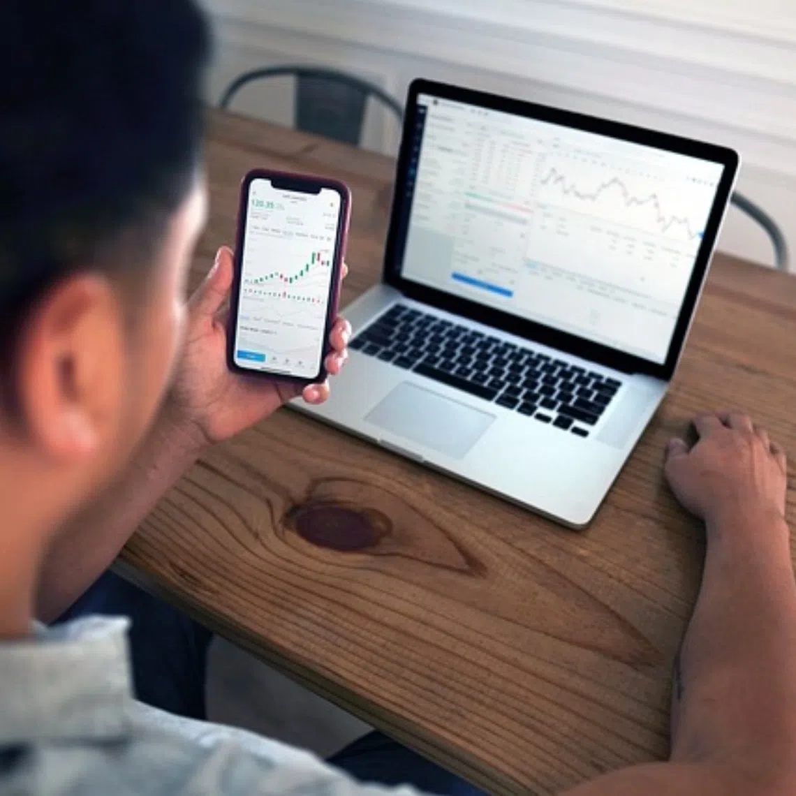 Digital brokerages are betting that investors still value something an app cannot easily provide – a human who knows their portfolio and understands their concerns.