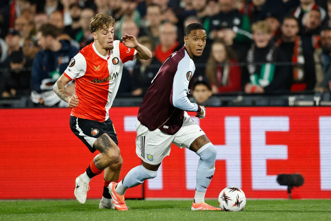 Soccer Football - UEFA Europa League - Feyenoord v Aston Villa - Feyenoord Stadium, Rotterdam, Netherlands - October 2, 2025 Aston Villa's Ezri Konsa in action with Feyenoord's Luciano Valente REUTERS/Maurice Van Steen