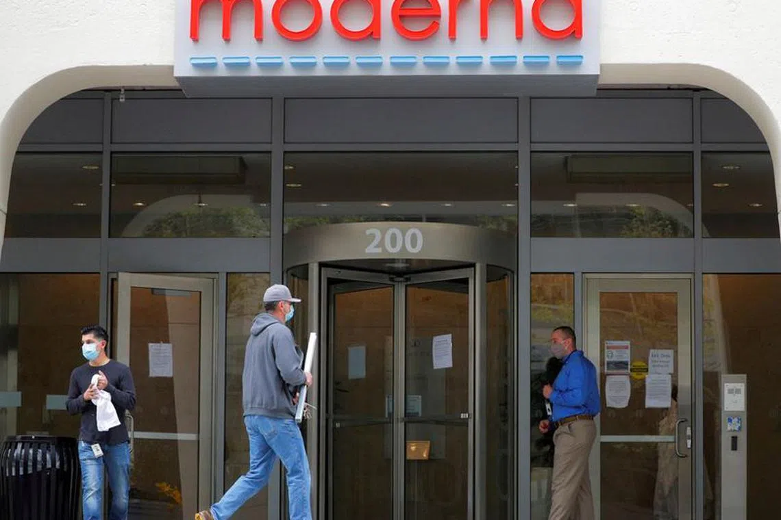 FILE PHOTO: A sign marks the headquarters of Moderna Therapeutics, which is developing a vaccine against the coronavirus disease (COVID-19), in Cambridge, Massachusetts, U.S., May 18, 2020.   REUTERS/Brian Snyder/File Photo
