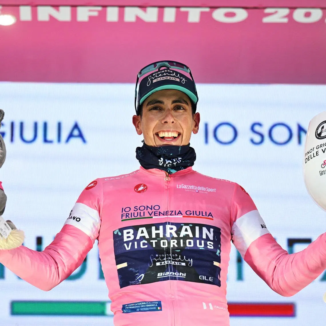 Cycling - Giro d'Italia - Stage 5 - Praia a Mare to Potenza - Italy - May 13, 2026 Bahrain - Victorious' Afonso Eulalio celebrates wearing the maglia rosa jersey on the podium after stage 5 REUTERS/Jennifer Lorenzini