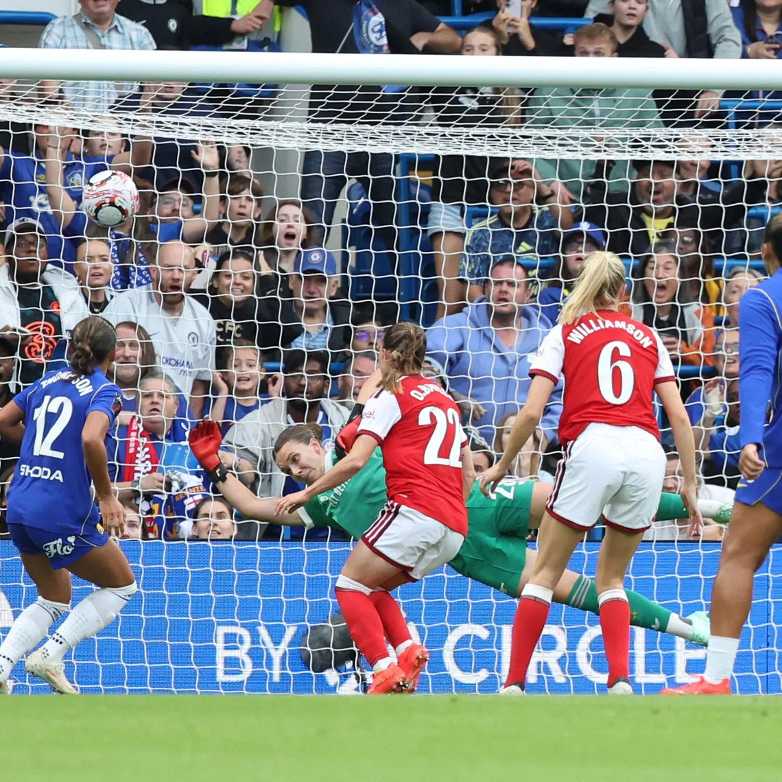 Soccer Football - Women's Super League - Chelsea v Arsenal - Stamford Bridge, London, Britain - September 27, 2026 Chelsea's Alyssa Thompson scores their first goal past Arsenal's Anneke Borbe Action Images via Reuters/Cat Goryn