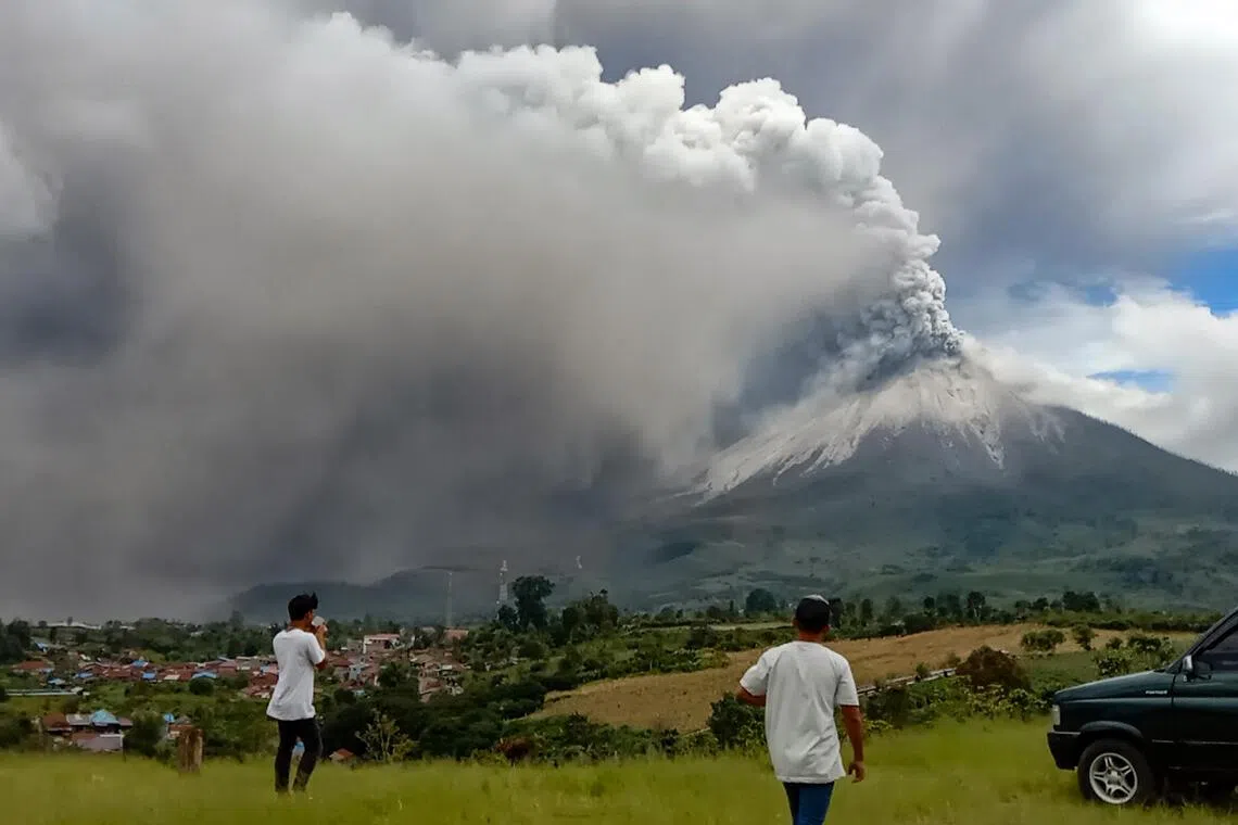 N. Sumatra tourism sites closed as Mount Sinabung volcanic activity increases