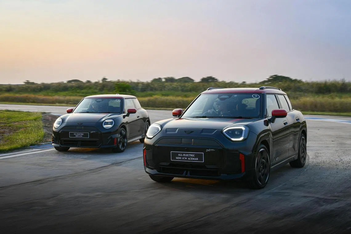 lsmini28 - The new electric Mini John Cooper Works models being put through their paces in Bangkok, Thailand, in March 2025.

Credit: Mini Thailand