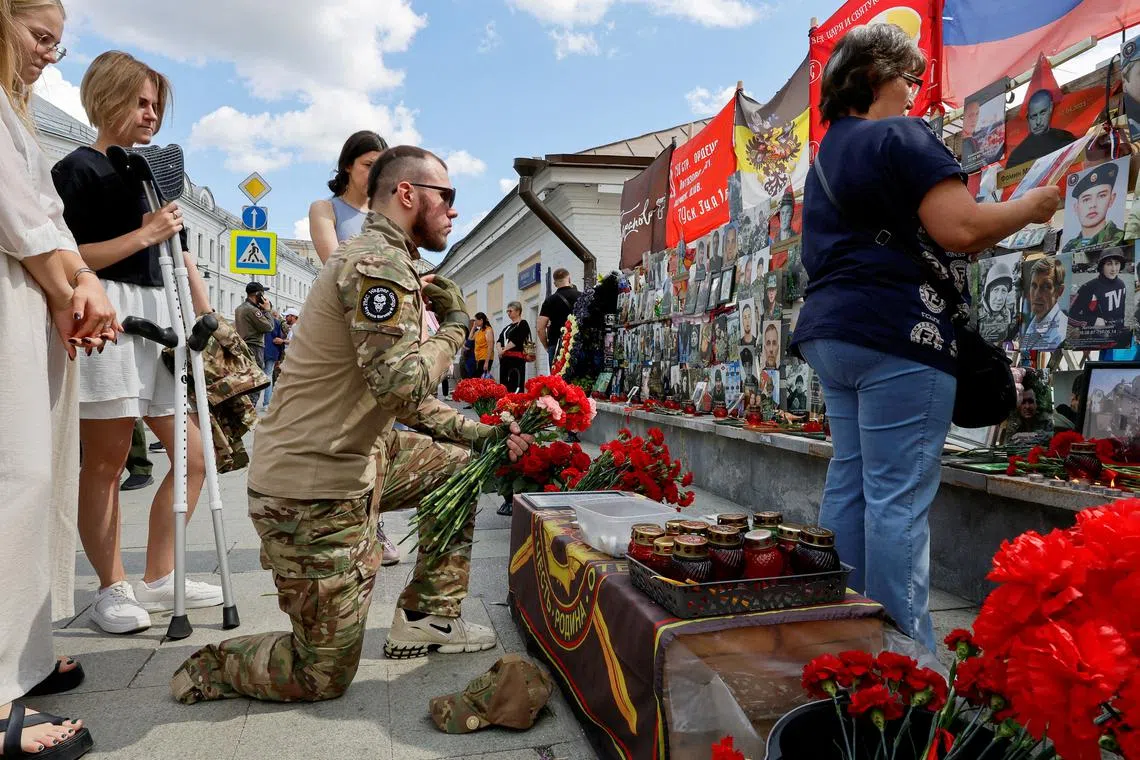 FILE PHOTO: People gather in front of a makeshift memorial, which was erected following head of Russia's Wagner mercenary group Yevgeny Prigozhin and group commander Dmitry Utkin's death in 2023, in central Moscow, Russia August 4, 2024. REUTERS/Yulia Morozova/File Photo