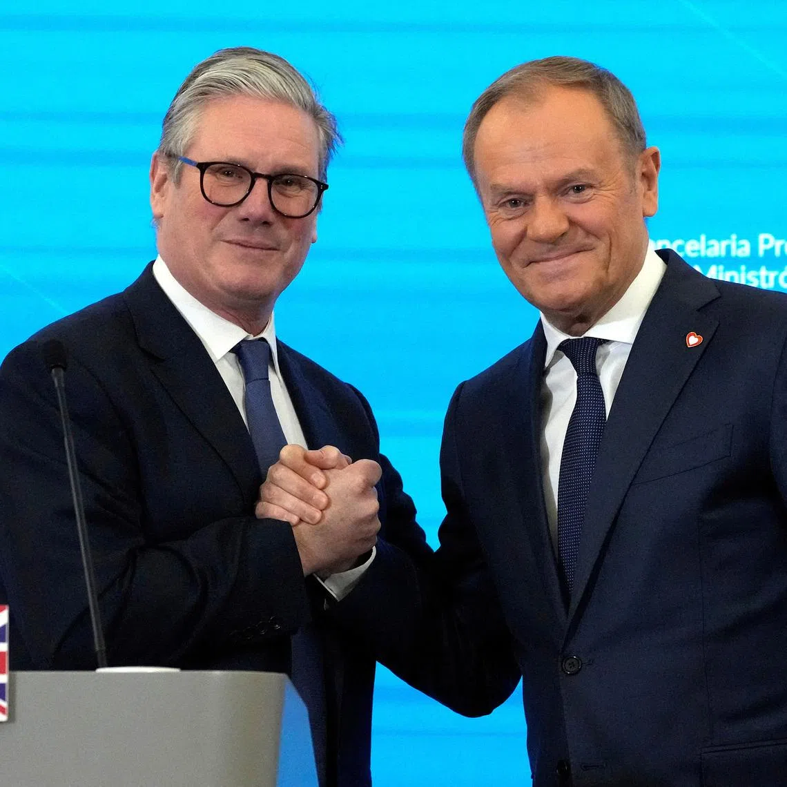 Britain's Prime Minister Keir Starmer and Polish Prime Minister Donald Tusk shake hands after a press conference in Warsaw, Poland, January 17, 2025. Czarek Sokolowski/Pool via REUTERS/File Photo