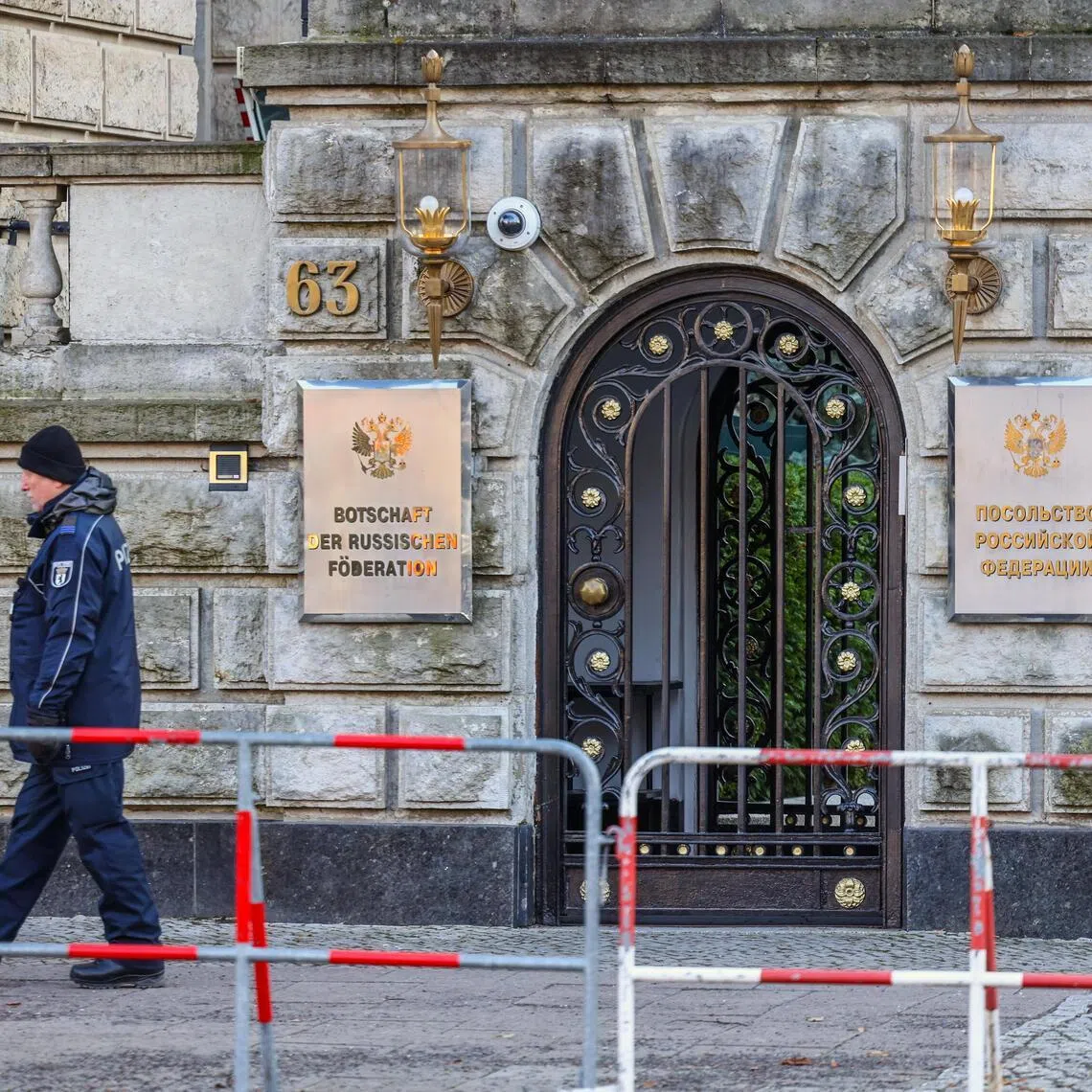 epa12671403 A police officer passes the entry of the Russian embassy in Berlin, Germany, 22 January 2026. Following the arrest of a woman suspected of spying for the Russian secret service, the German government has responded: the suspected spy's handler, who was disguised as a diplomat, must leave Germany immediately.  EPA/HANNIBAL HANSCHKE