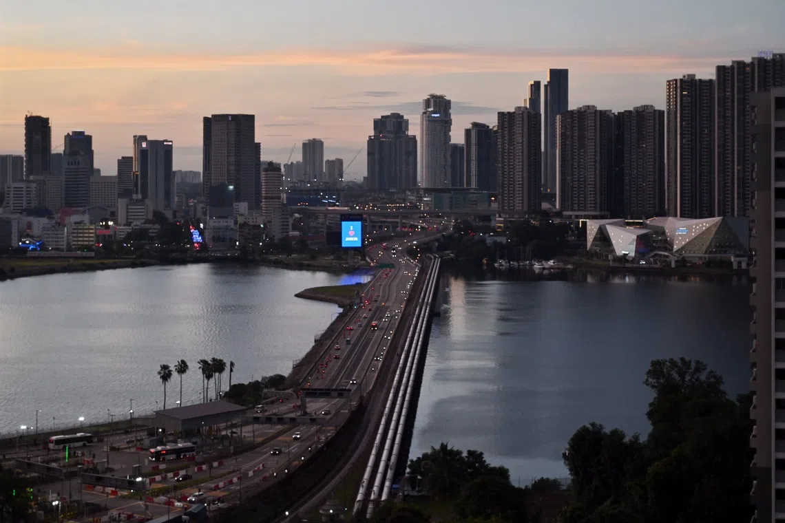 Malaysian news outlet The Star reported on Aug 24 that about 400 tour agencies were facing bankruptcy after their luxury MPVs were seized in Singapore.