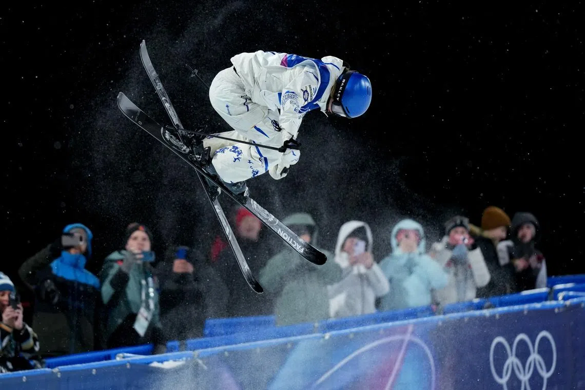 Freestyle-China's Gu bounces back to land into halfpipe final