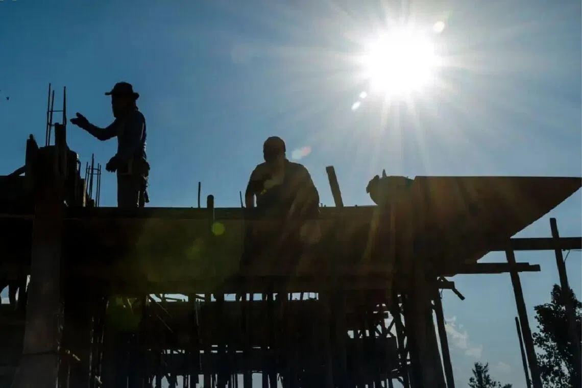 Bangkok heat index reaches 51.9 deg C, heightening heatstroke risk