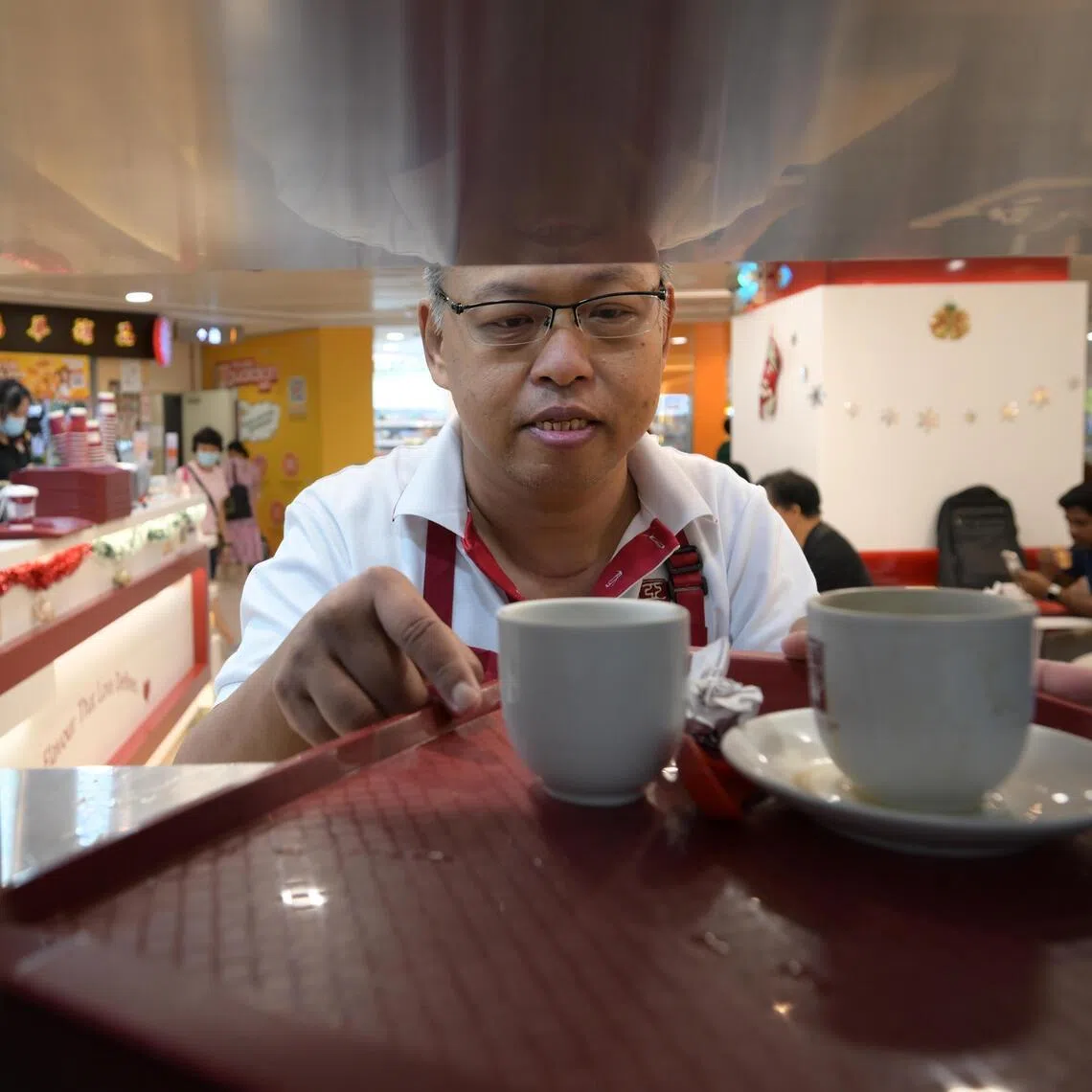 wqdialysis/ST20251218_202526800724/Ng Sor Luan/NKF patient Mr Chew Teck Seng, 53, who found a job at Ya Kun Kaya Toast as a cleaner.