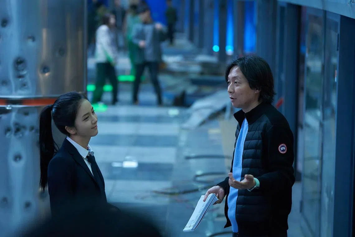 joweb31 - Form left: Blackpink's Jisoo plays warrior Lee Ji-hye in the fantasy film Omniscient Reader: The Prophecy, shown here with director Kim Byung-woo.

Source: Golden Village