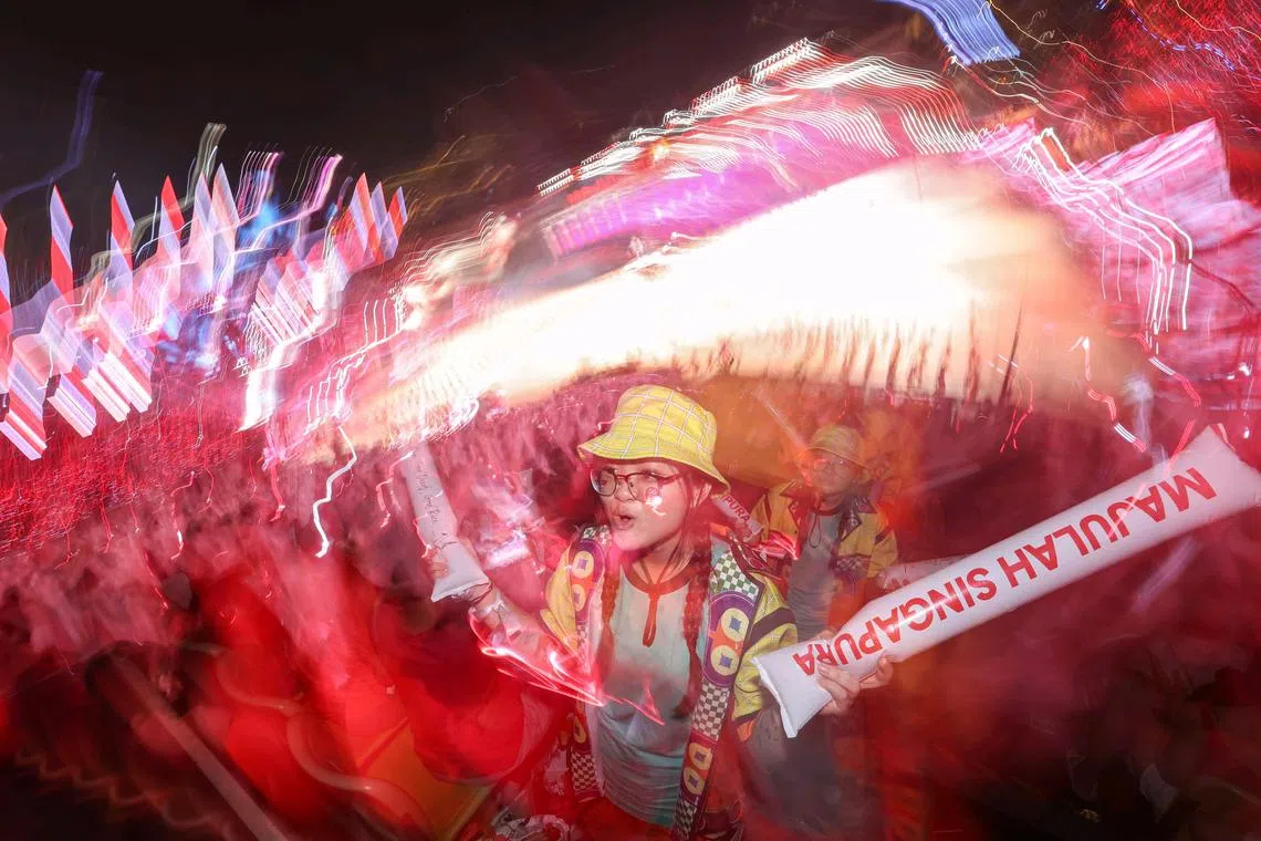 ST20250809_202515600544/pixndp2025/Brian Teo/Volunteers cheering during the National Day Parade at the Padang on Aug 9, 2025. ST PHOTO: BRIAN TEO