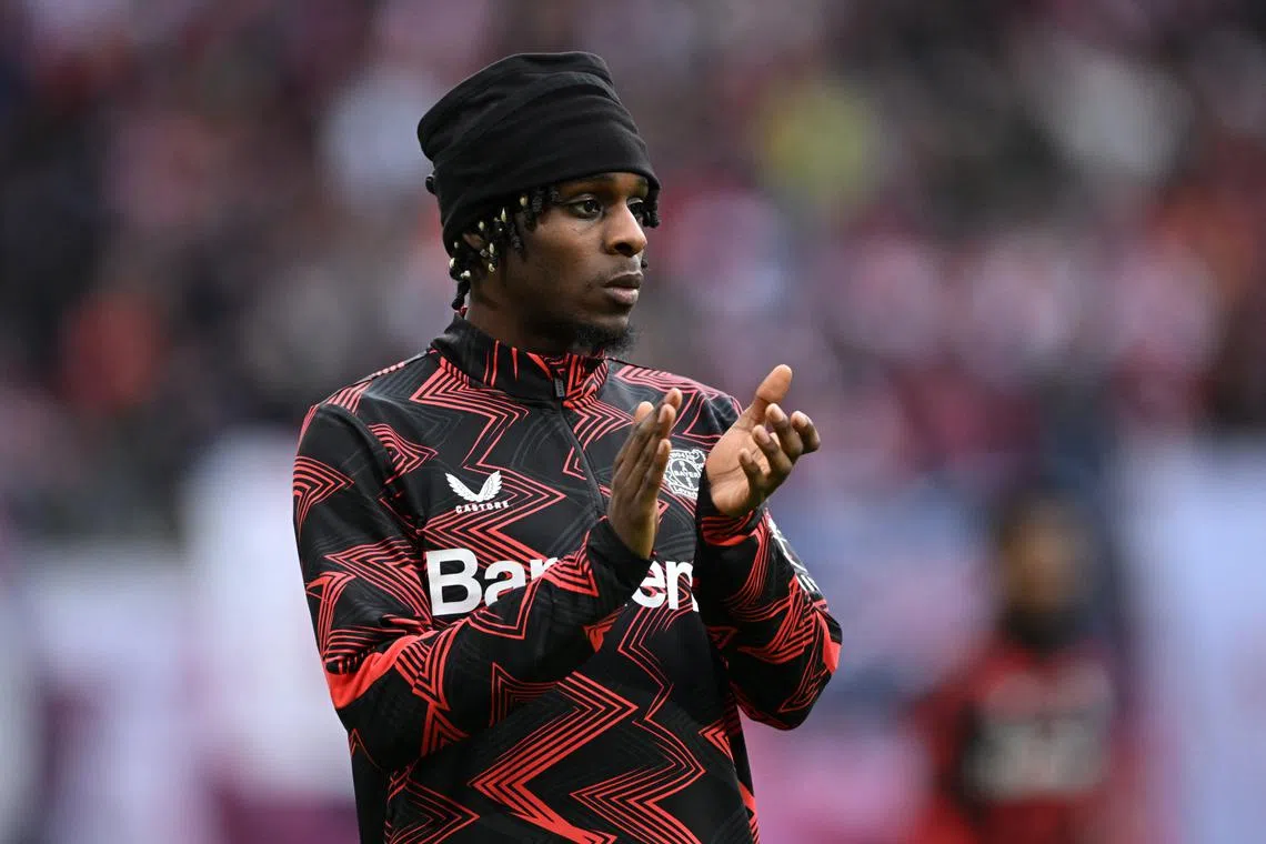 FILE PHOTO: Soccer Football - Bundesliga - RB Leipzig v Bayer Leverkusen - Red Bull Arena, Leipzig, Germany - January 25, 2025 Bayer Leverkusen's Jeremie Frimpong during the warm up before the match REUTERS/Annegret Hilse/File Photo