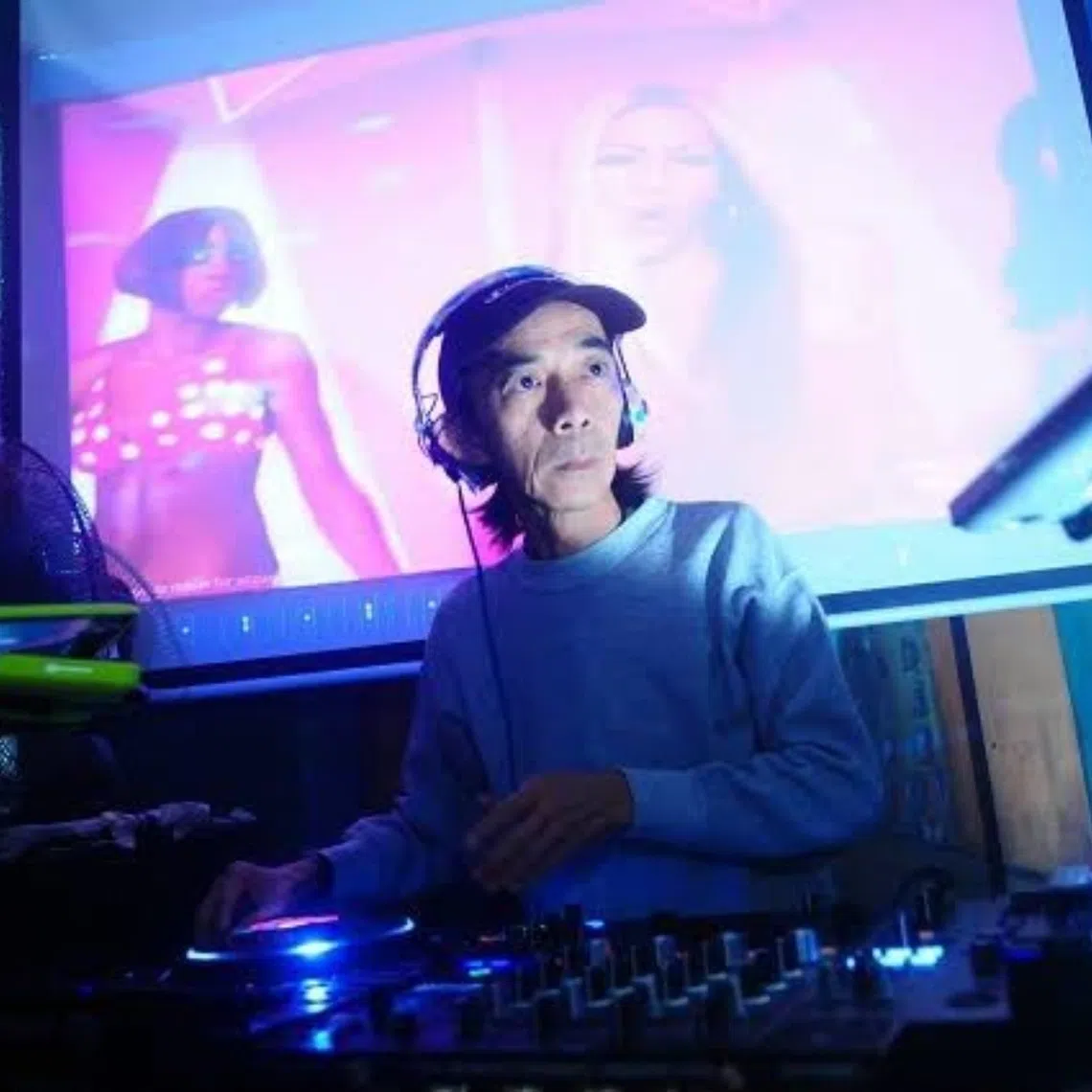 Andrew Chow died of stomach cancer and was still performing a few months before his death.