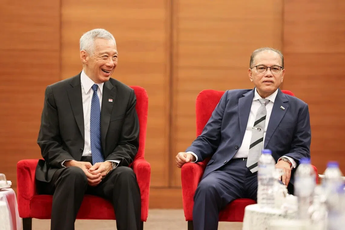 Senior Minister Lee Hsien Loong (left) and Pahang Menteri Besar Wan Rosdy Wan Ismail during their meeting in Kuantan, Malaysia, on May 6.