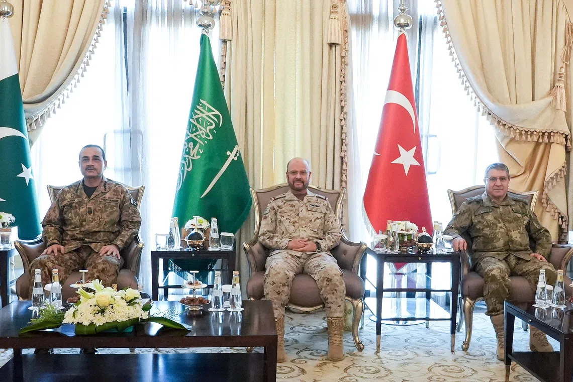Pakistani, Saudi, Turkish chiefs discuss closer military ties