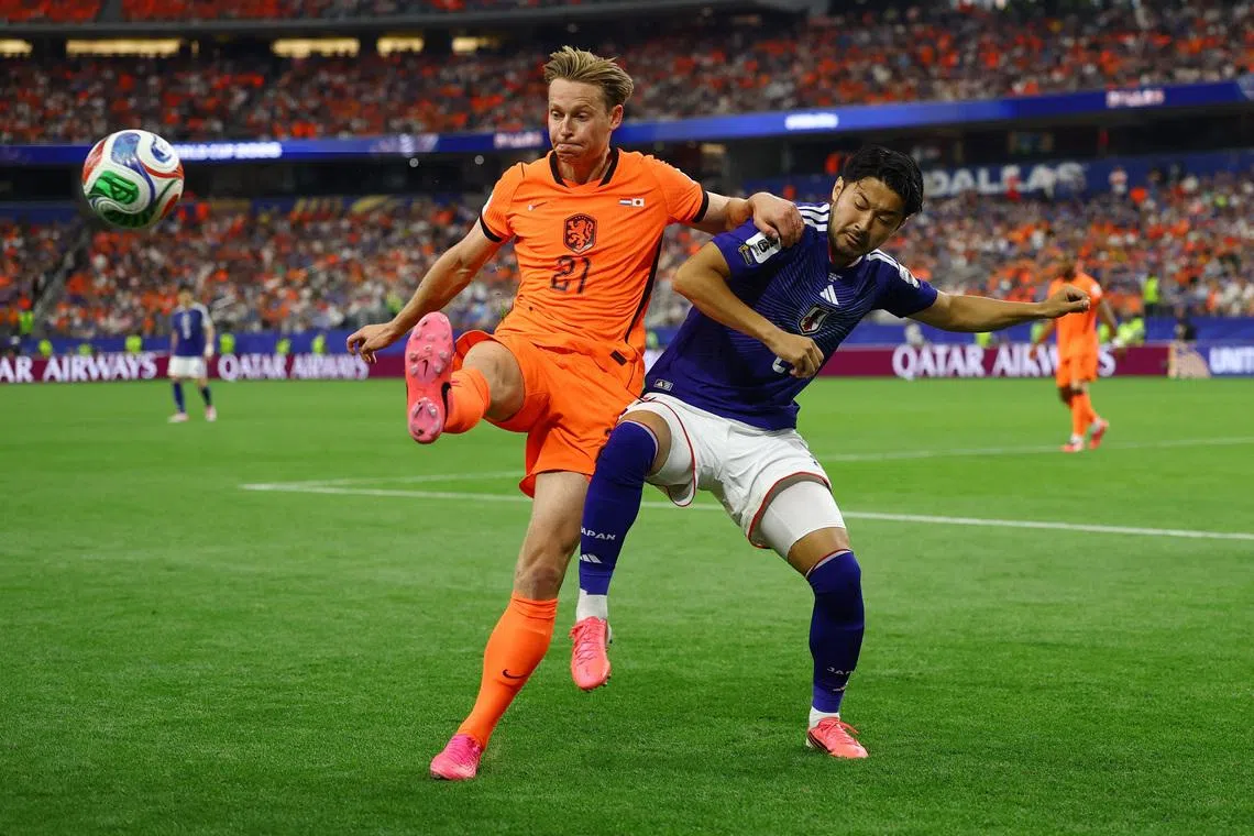 Soccer Football - FIFA World Cup 2026 - Group F - Netherlands v Japan - Dallas Stadium, Arlington, Texas, U.S. - June 14, 2026 Netherlands' Frenkie de Jong in action with Japan's Yukinari Sugawara REUTERS/Hannah Mckay