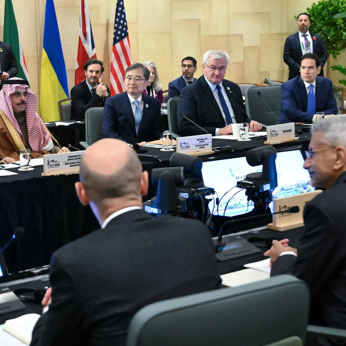 Foreign ministers attending a G-7+ session on maritime security on Nov 12, during the G-7 Foreign Ministers Meeting in Canada.