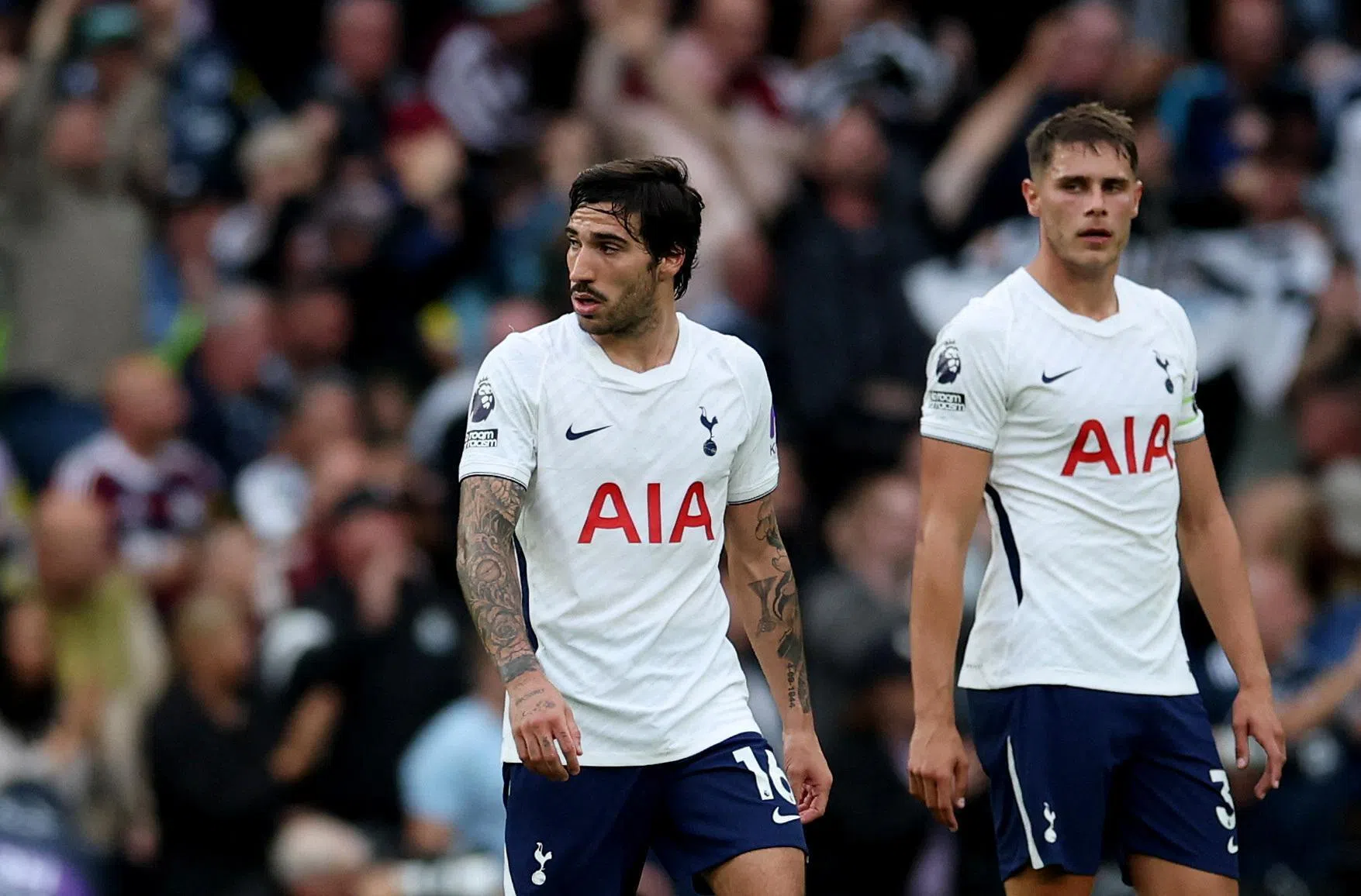 Soccer Football - Premier League - Tottenham Hotspur v Newcastle United - Tottenham Hotspur Stadium, London, Britain - August 29, 2026
Tottenham Hotspur's Sandro Tonali and Micky van de Ven look dejected after Newcastle United's Yoane Wissa scores their second goal Action Images via Reuters/Andrew Boyers EDITORIAL USE ONLY. NO USE WITH UNAUTHORIZED AUDIO, VIDEO, DATA, FIXTURE LISTS, CLUB/LEAGUE LOGOS OR 'LIVE' SERVICES. ONLINE IN-MATCH USE LIMITED TO 120 IMAGES, NO VIDEO EMULATION. NO USE IN BETTING, GAMES OR SINGLE CLUB/LEAGUE/PLAYER PUBLICATIONS. PLEASE CONTACT YOUR ACCOUNT REPRESENTATIVE FOR FURTHER DETAILS..
