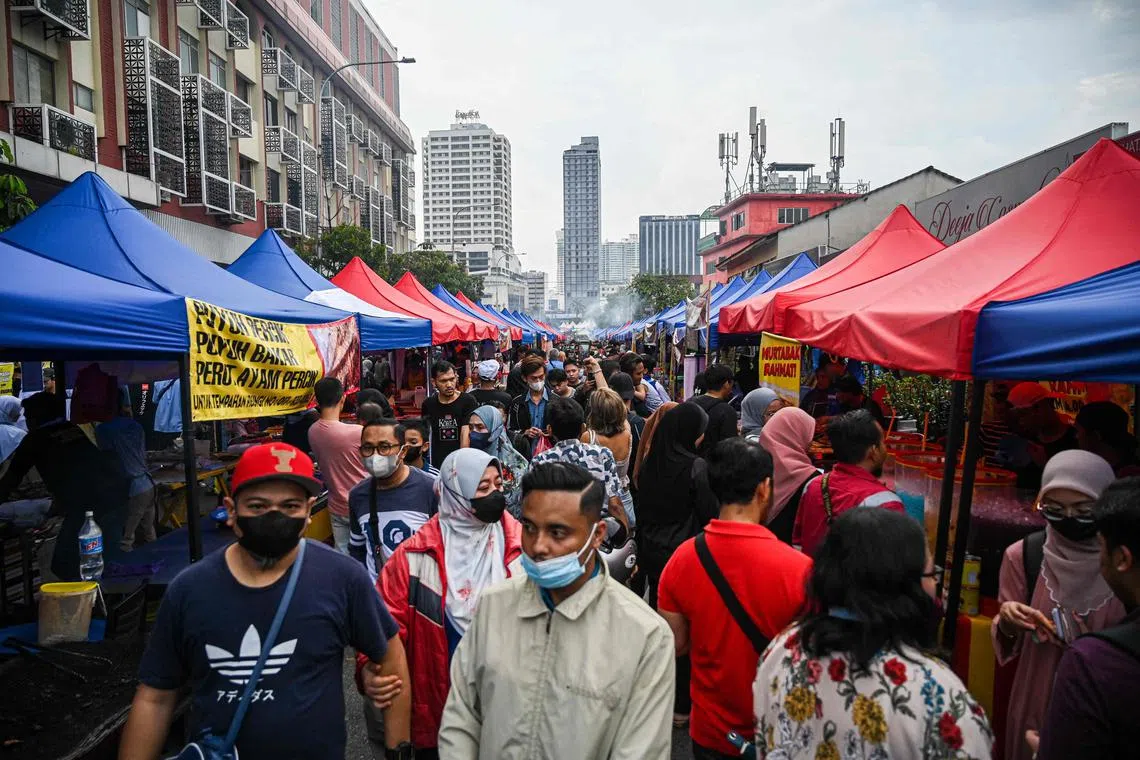 Muslims shop for food items to break fast with at a bazaar in Kuala Lumpur during the Islamic holy month of Ramadan on March  27, 2023. (Photo by Mohd RASFAN / AFP)