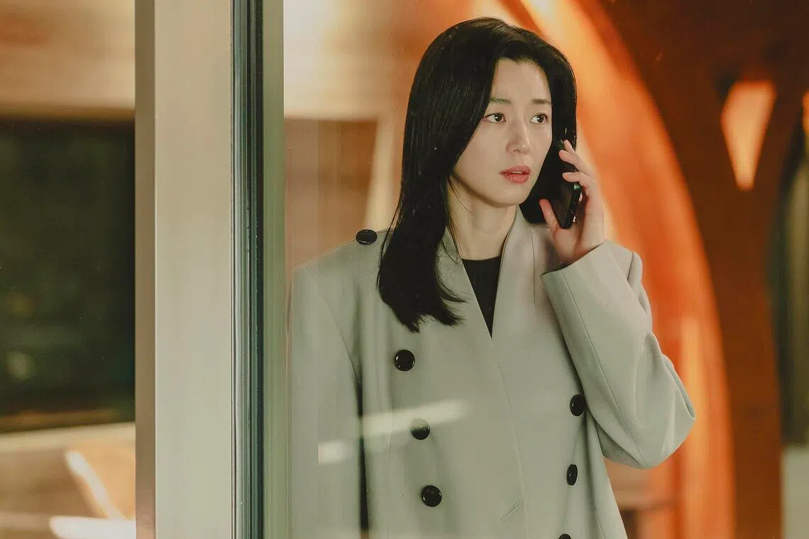 Gianna Jun plays presidential candidate South Korean thriller Tempest, starring Gianna Jun and Gang Dong-won.

Source / Copyright: DISNEY+