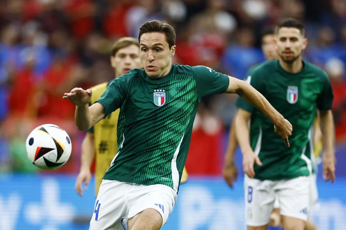 FILE PHOTO: Soccer Football - Euro 2024 - Group B - Italy v Albania - Dortmund BVB Stadion, Dortmund, Germany - June 15, 2024 Italy's Federico Chiesa during the warm up before the match REUTERS/Leon Kuegeler/File photo