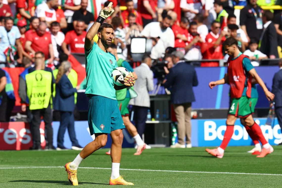 FILE PHOTO: Soccer Football - Euro 2024 - Group F - Turkey v Portugal - Dortmund BVB Stadion, Dortmund, Germany - June 22, 2024 Portugal's Rui Patricio during the warm up before the match REUTERS/Bernadett Szabo/File photo