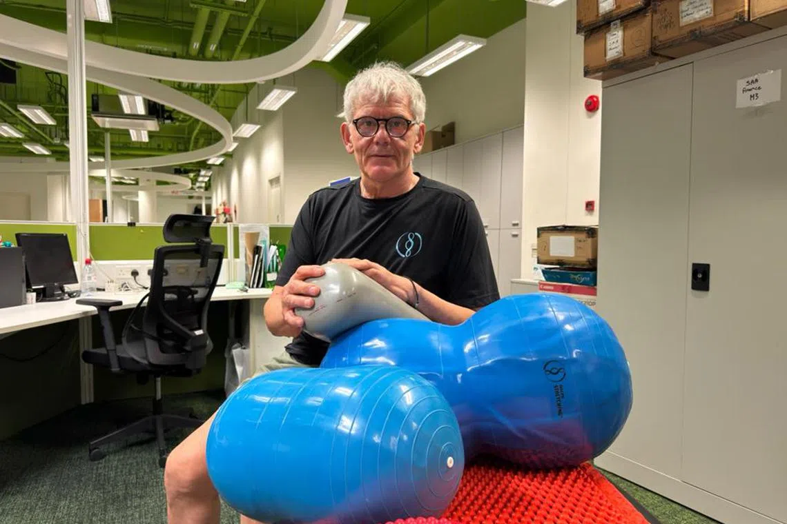 dgstretch06 - Dr. Nikos Apostolopoulos, an expert in stretch therapy worked extensively with Shanti Pereira in the lead-up to her successful World Championships campaign in Budadpest