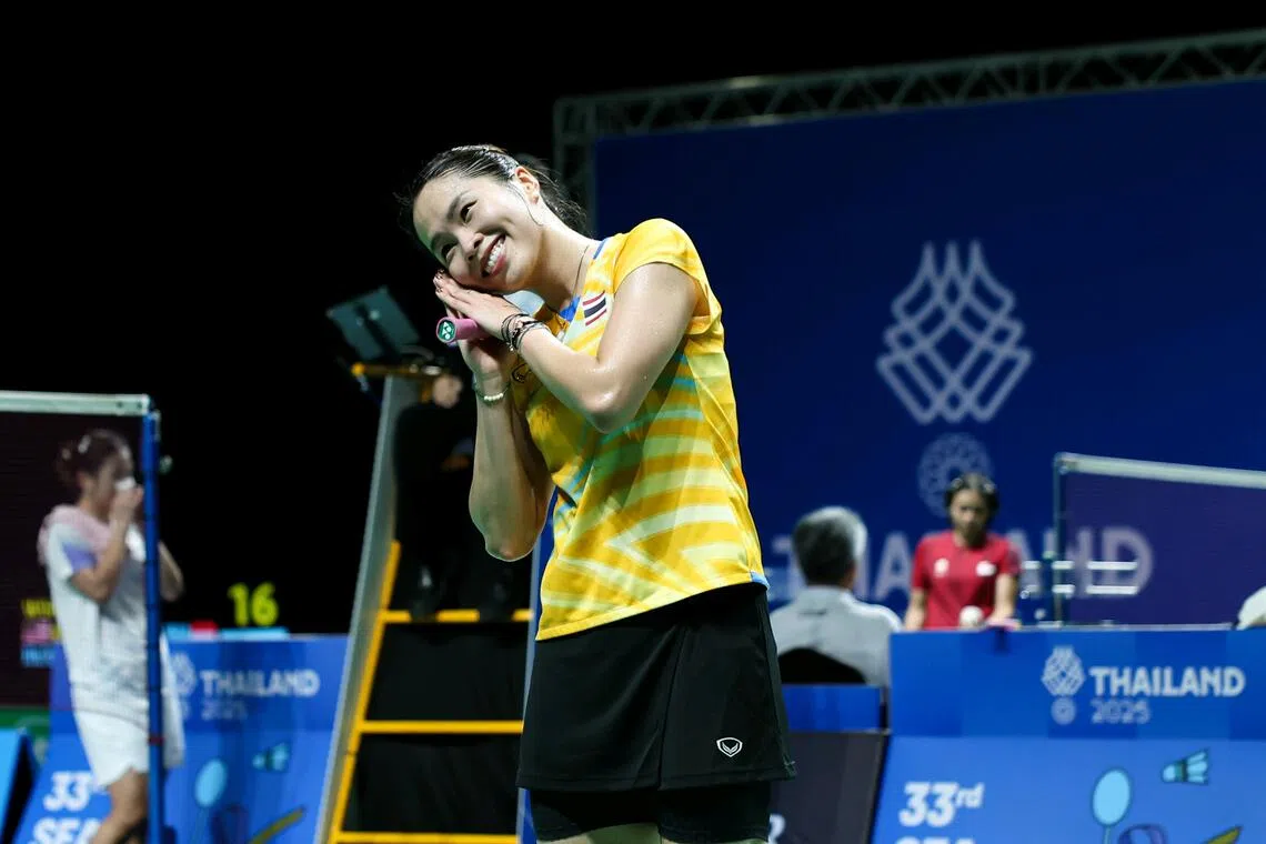 Ratchanok Intanon celebrates with Steph Curry's night night pose after helping Thailand beat Singapore 3-0 in the SEA Games badminton women's team semi-final at the Thammasat University on Dec 8.