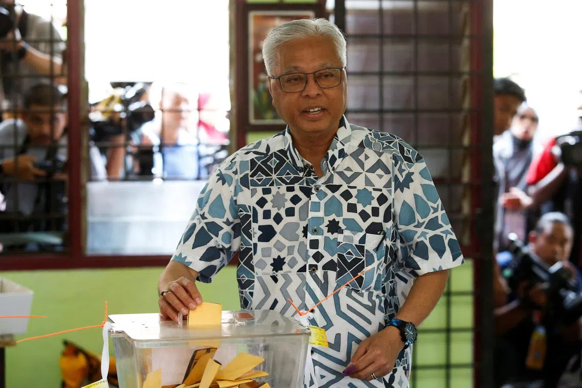 FILE PHOTO: Malaysian Caretaker Prime Minister Ismail Sabri Yaakob casts his vote during Malaysia's 15th general election in Bera, Pahang, Malaysia November 19, 2022. REUTERS/Lai Seng Sin/File Photo