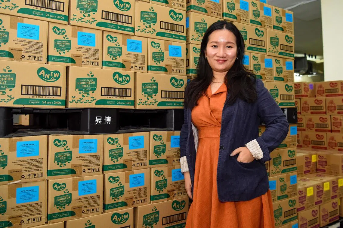 ST20230824_202365541924-Eugene Tan-hygolden/

Ong Shiya, the third generation of the Ong family behind the Golden Bridge brand. Behind her are cartons of the company's plant-based products, Anew.



(ST PHOTO: EUGENE TAN)